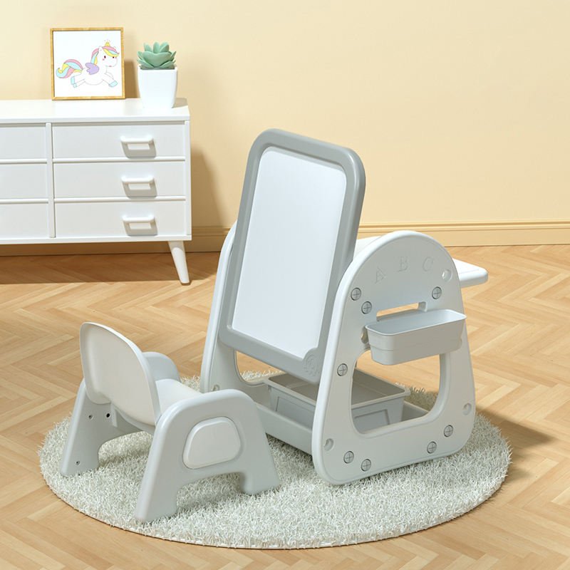Kid's Table & Chair Set ©